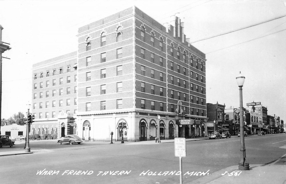 1940s Holland Michigan Warn Friend Tavern occupation autos RPPC Postcard 25-9352