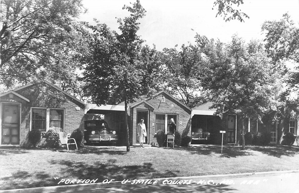 1954 Kansas City Missouri U-Smile Courts people auto RPPC Postcard 25-9008