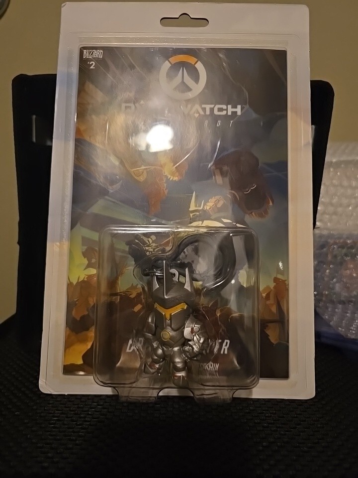 Overwatch Collectible Reinhardt Comic Book #2 Backpack Hanger/Keychain Blizzard