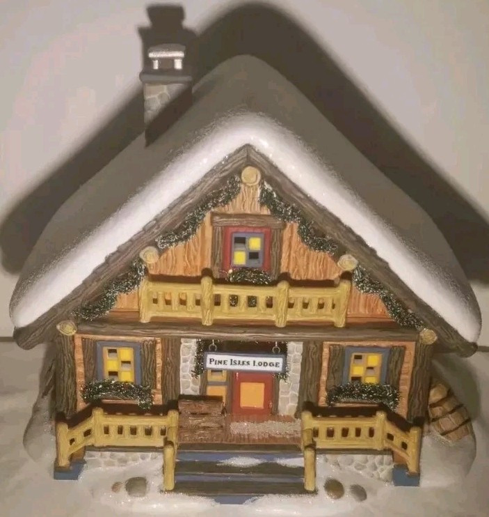Vintage Department 56 Pine Isles Lodge Retired 2004 Christmas Collectible  