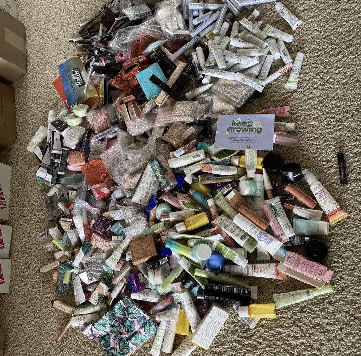 Lot of 25 Deluxe/Travel & Sample size Beauty Products Hair/Skin/Makeup NEW W/Bag