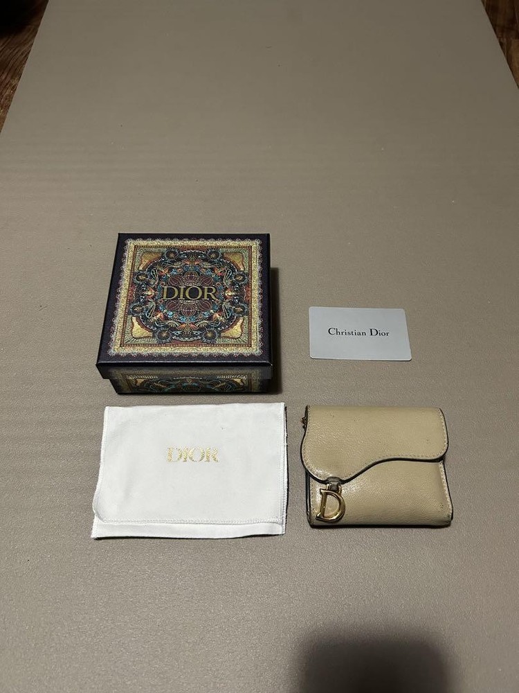 Dior Saddle Lotus Wallet in Luxurious Leather with Iconic Design