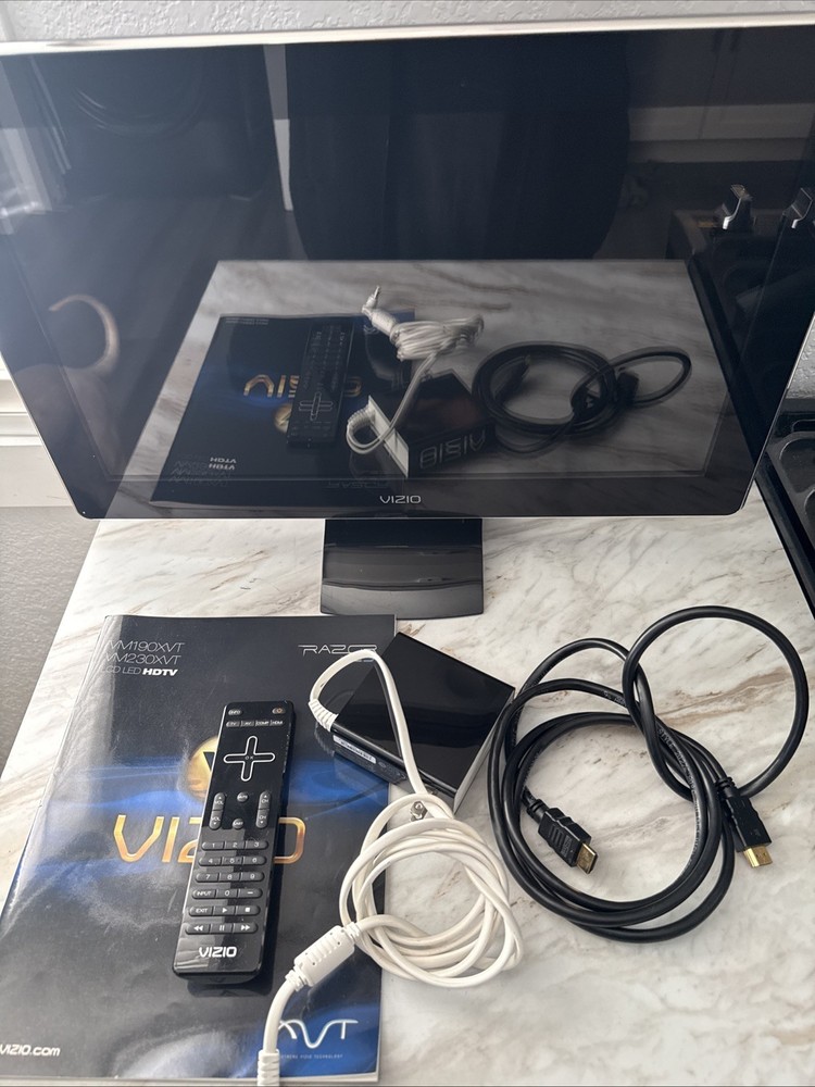 Vizio VM190XVT 19” Edge Lit Razor LED LCD TV Used Tested Works With Remote