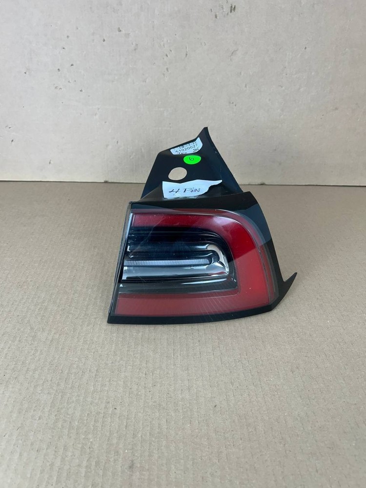 ✅21-23 Tesla Model 3 Y Rear Right Side Outer Tail Light Lamp 1502087-00-D