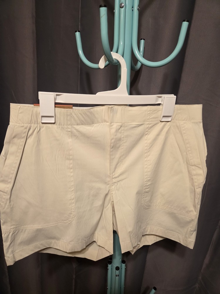 Eddie Bauer Women's 2-way Stretch Cream Hiking Shorts. Sz 12. NWT.        #896