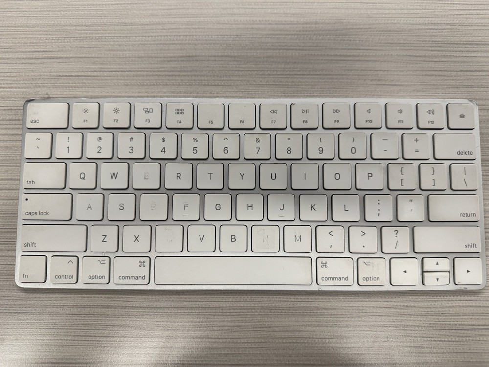 Apple Magic Keyboard A1644 English *READ*