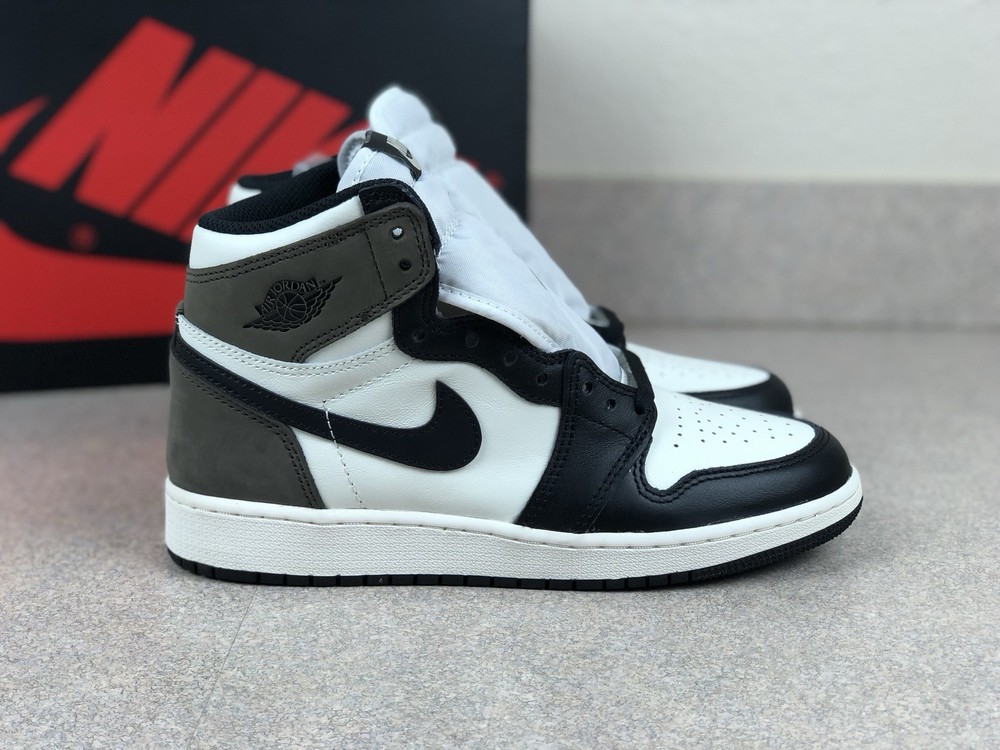 Nike Air Jordan 1 Retro High OG Dark Mocha [575441-105] GS Size 5Y / Womens 6.5