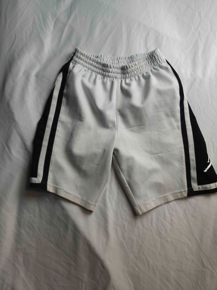 Jordan Basketball Sweat Shorts Boys M 10-12 White Black Mesh Sporty Athleisure