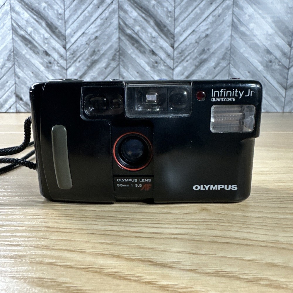 OLYMPUS Infinity Jr Quartz Date 35mm Film Camera with Auto Focus