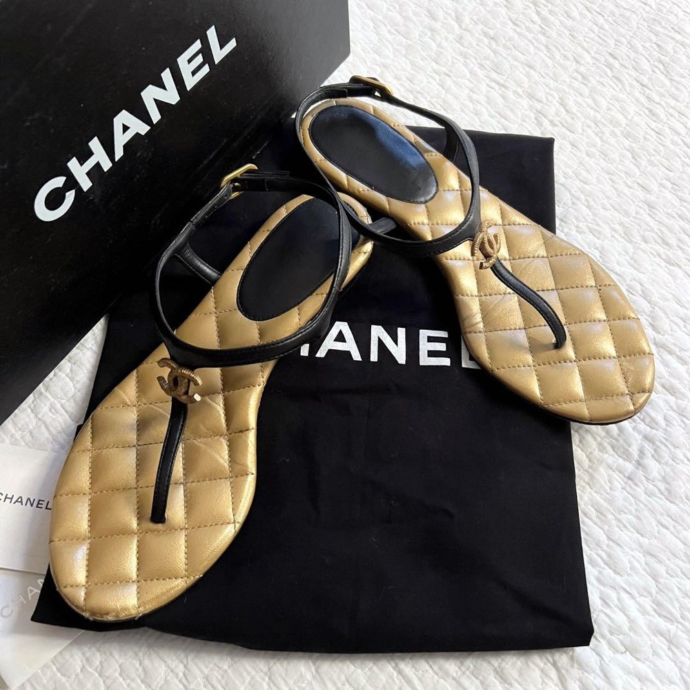 CHANEL Tong Sandals Flat Coco Mark Gold Leather 35 1/2 Used Excellent+ Authentic