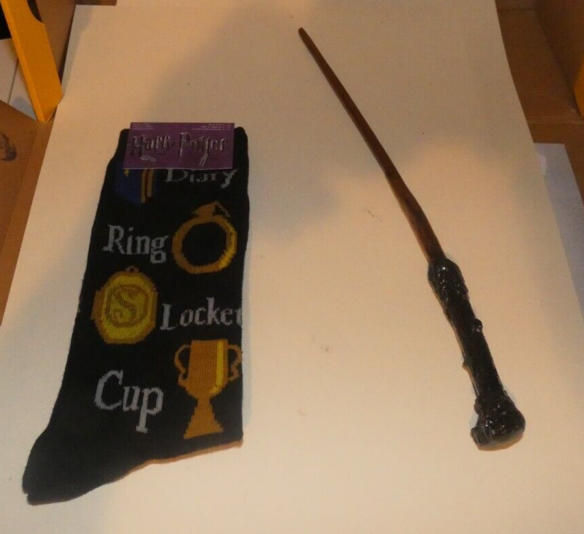 Harry Potter BAM Box Replica Wand and Loot Crate Socks Set