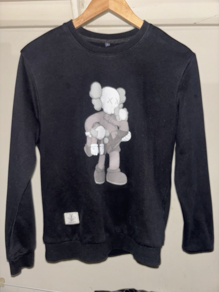 Uniqlo x KAWS Sweatshirt Size M