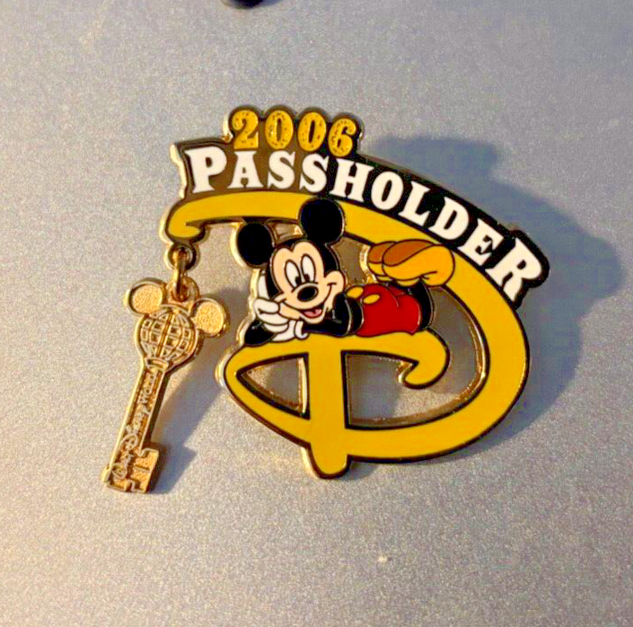 Disney Passholder Exclusive 2006 WDW Mickey Mouse Collectible Pin