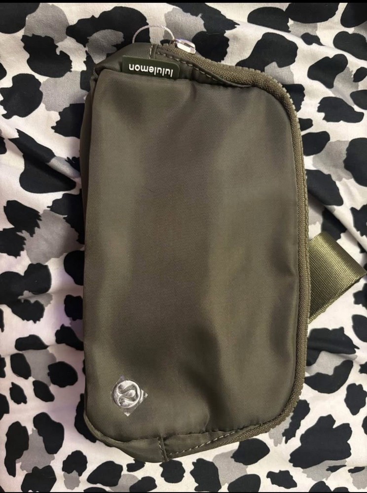 Lulmon Womens Everywhere 1L Crossbody Bag