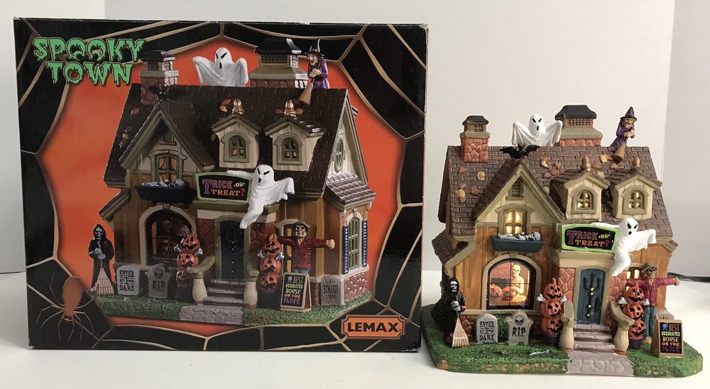 LEMAX Spooky Winner Halloween Village Light Up House 95455 READ
