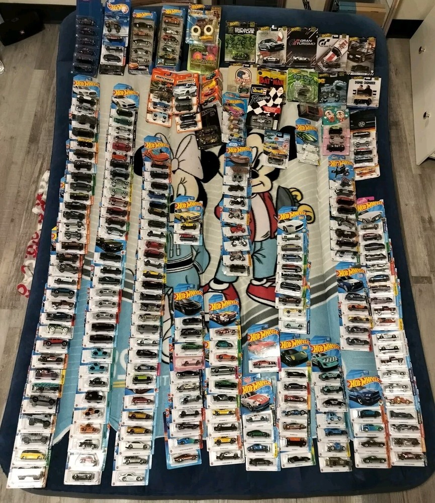 232 HOT WHEELS COLLECTION MAINLINE, TREASURE HUNTS, PREMIUM AND MORE!