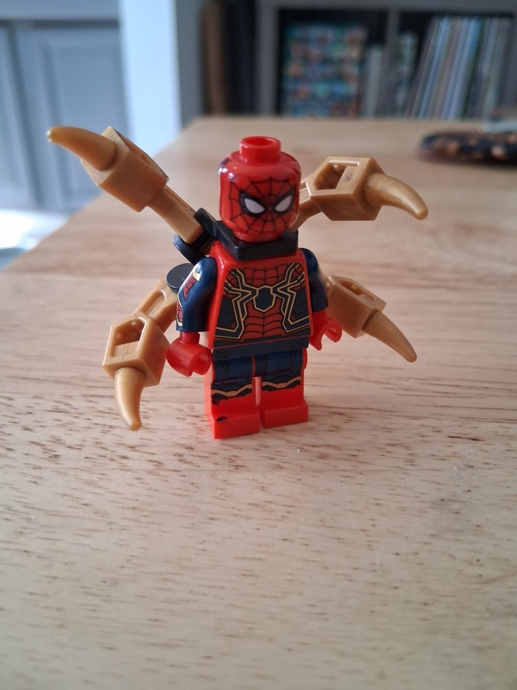 LEGO Iron Spider Minifigure 76323 Marvel's Spiderman & Peter Parker