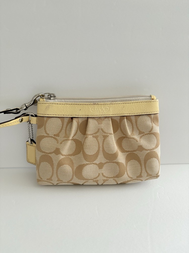 COACH   Signature C Logo Zip Wristlet  Leather  Trim EUC