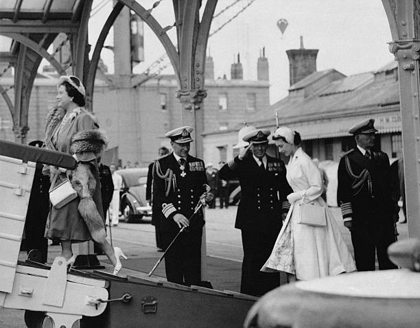 Queen Mother Elizabeth Princess Margaret board ship HMS Surprise b- Old Photo
