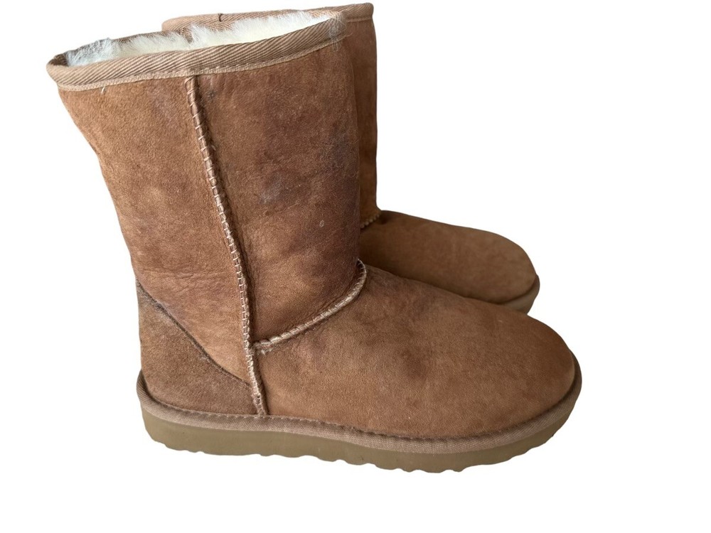 UGG Women's Classic Short II Boot Size 6 US Chestnut