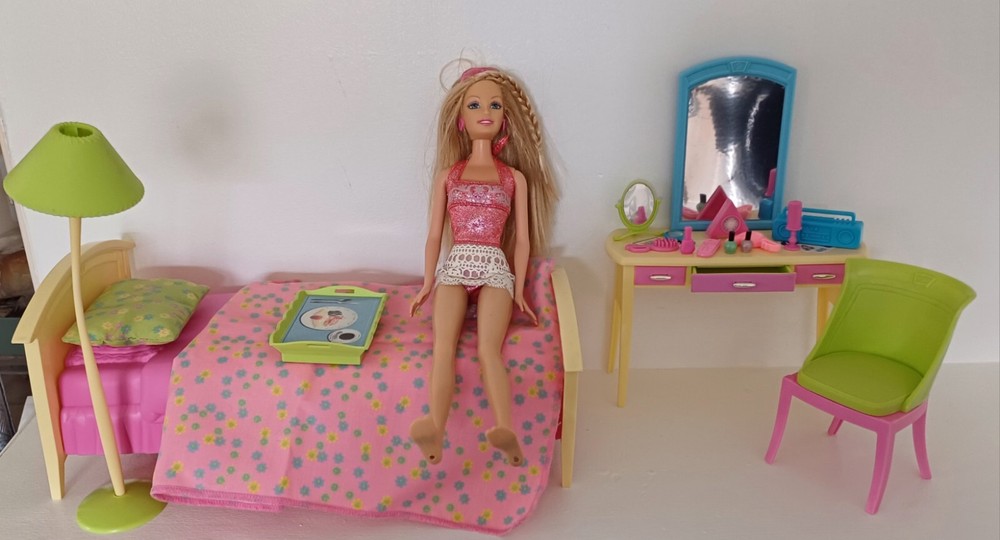 Barbie Collectable Living In Style Bedroom Furniture & 2005 Beach Fun Barbie