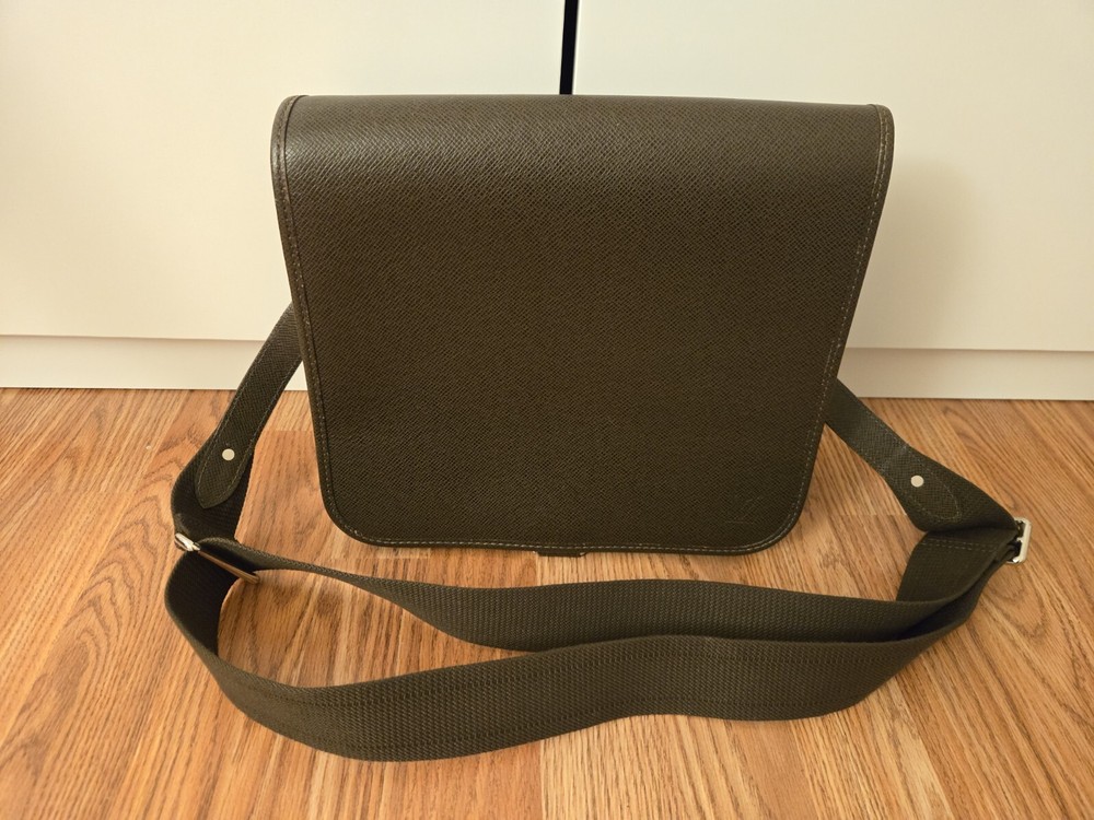 Louis Vuitton Taiga Brown Andrei Messenger Shoulder Bag M32482