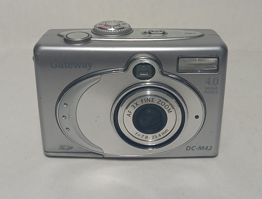 Gateway DC-M42 Digital Camera - Silver