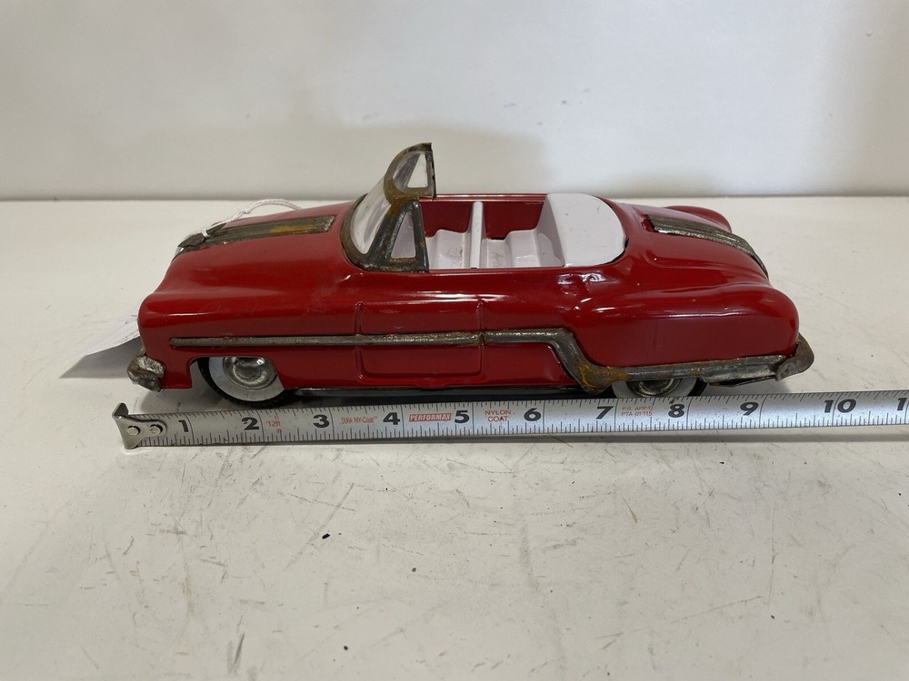 Minister Open Deluxe 1950’s Pontiac Chieftain Tin Toy (AA)