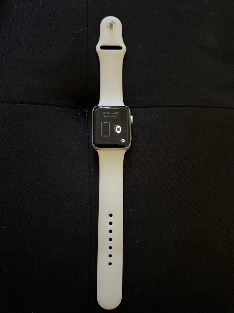 Apple Watch Series 3 GPS 42mm Silver Aluminum Case Sport Band