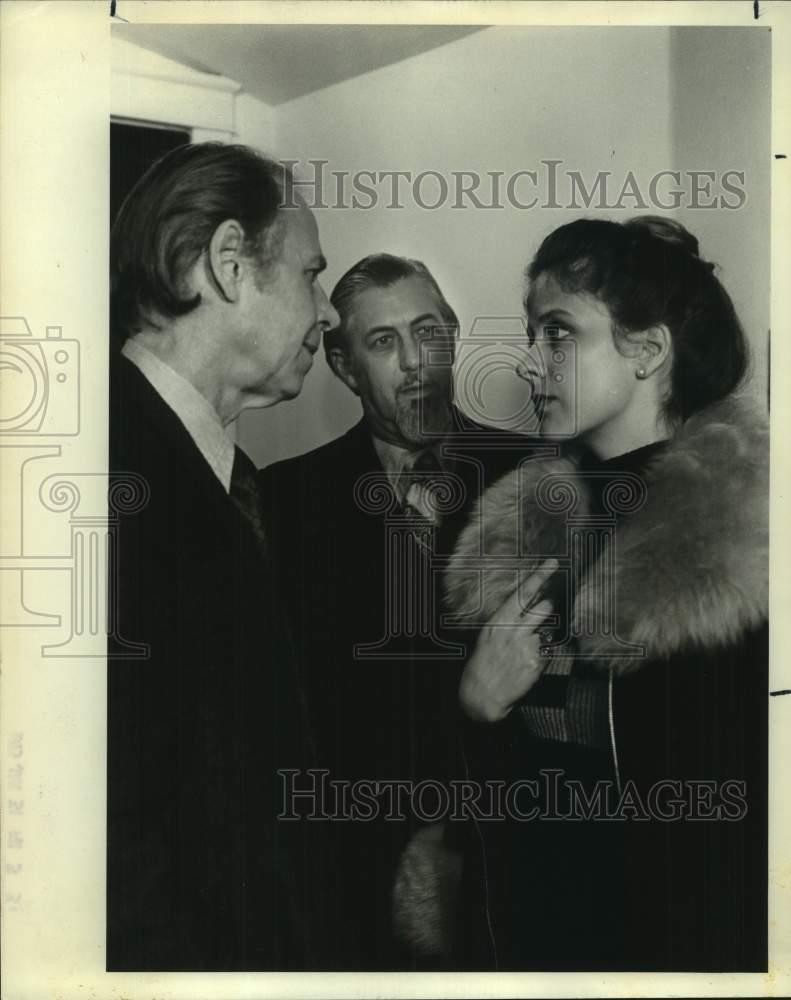1973 Press Photo Trio of Actors portray Lovers in show scene - sap37665