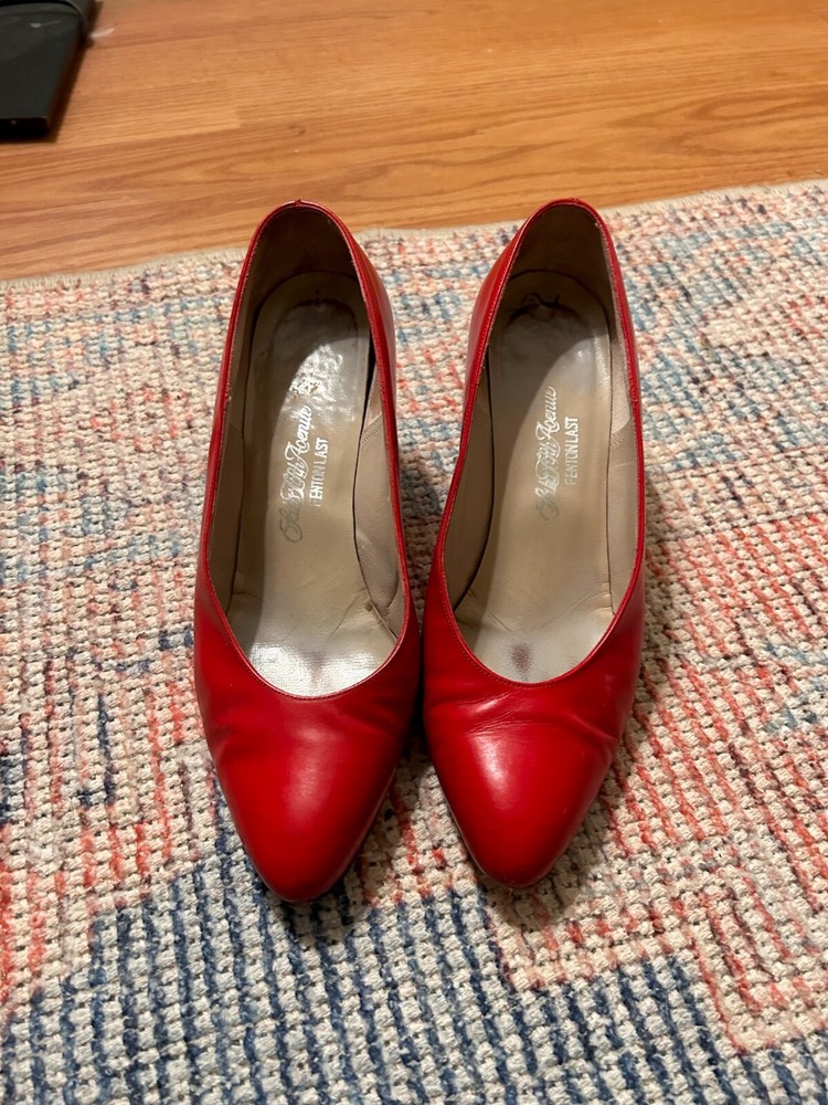 Saks Fifth Avenue Fenton Last Red Leather Pumps US W 6 Vintage Heels