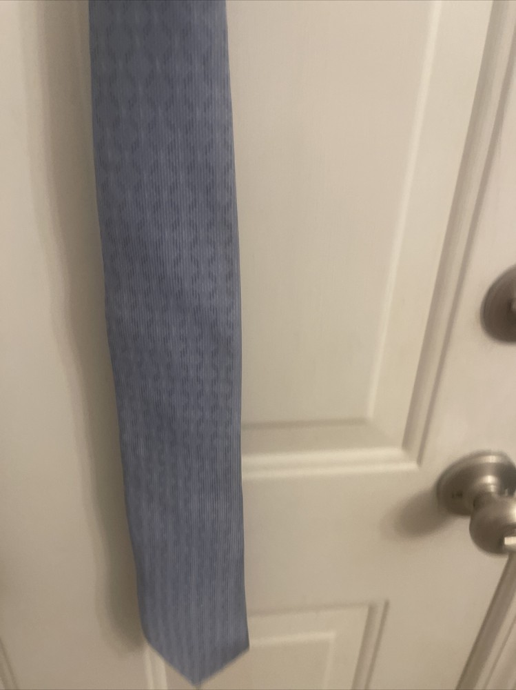 Tommy Hilfiger Men's Silk Necktie in Stylish Multi-Blue Pattern