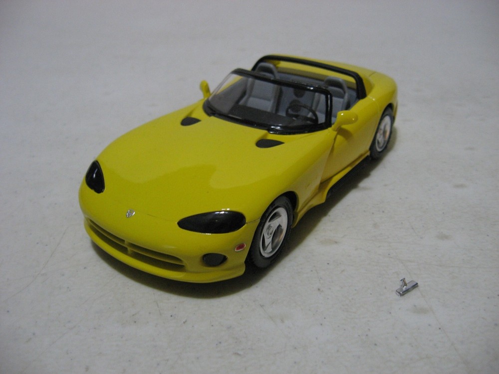 AMT/ERTL 1994/1995 Dodge Viper RT/10 1/25 Scale Built Model Kit #6550 - No Box