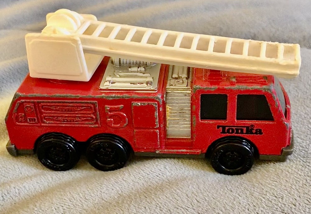 Vintage Tonka Fire Truck  1/64 Die Cast Steel 1992 Classic Red Firetruck Tonka