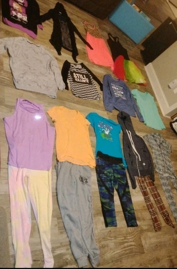 Women's Size Large Clothing Bundle, Lot