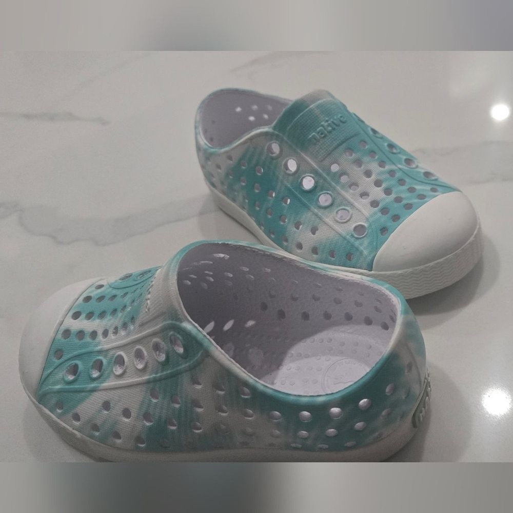 Native Kids Turquoise and White Shoes C6.