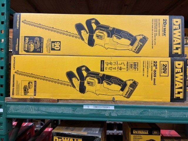 DEWALT DCHT820P1 20V MAX Lithium Ion Hedge Trimmer Kit (5 Ah)