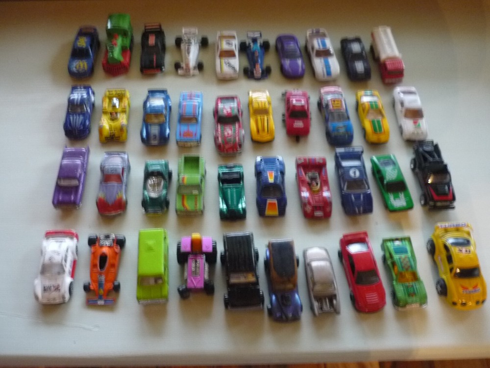 LOT OF VINTAGE 40 CARS RACE CARS TRUCKS TRAIN VAN OIL PLASTIC DIECAST MISC