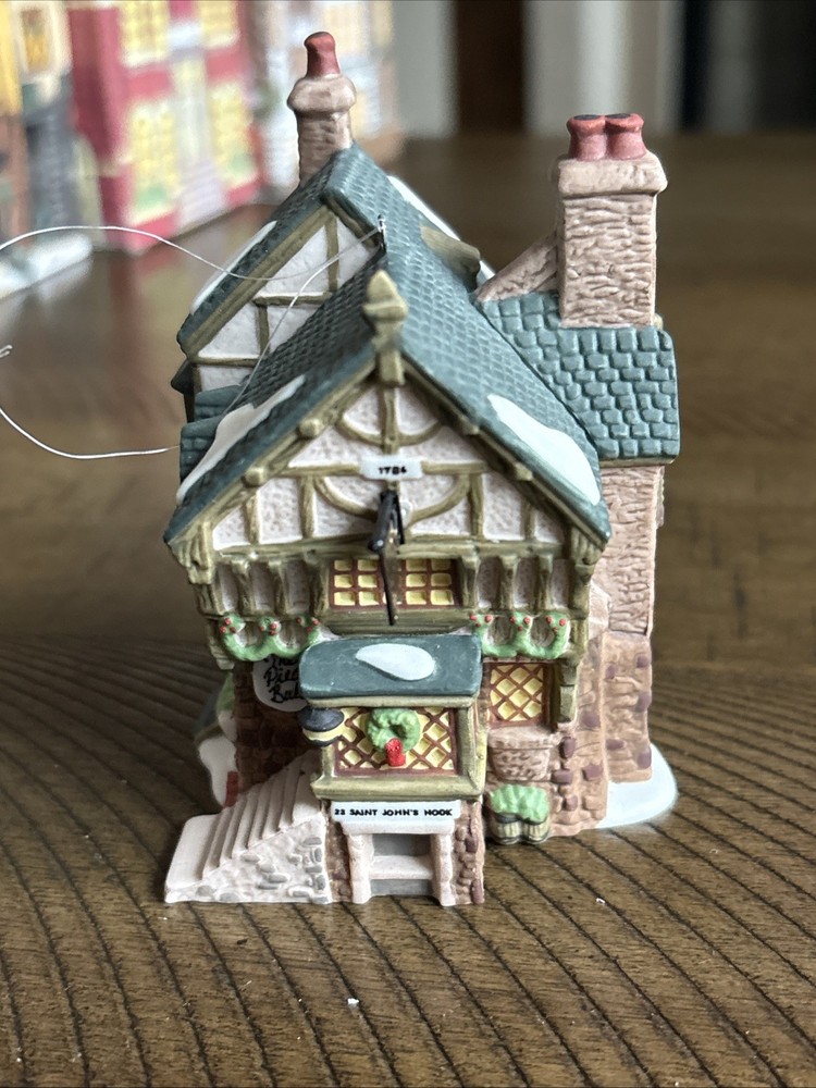 Dept 56 Charles Dickens Heritage “The Pied Bull Inn” 1993 Collectors Ornament