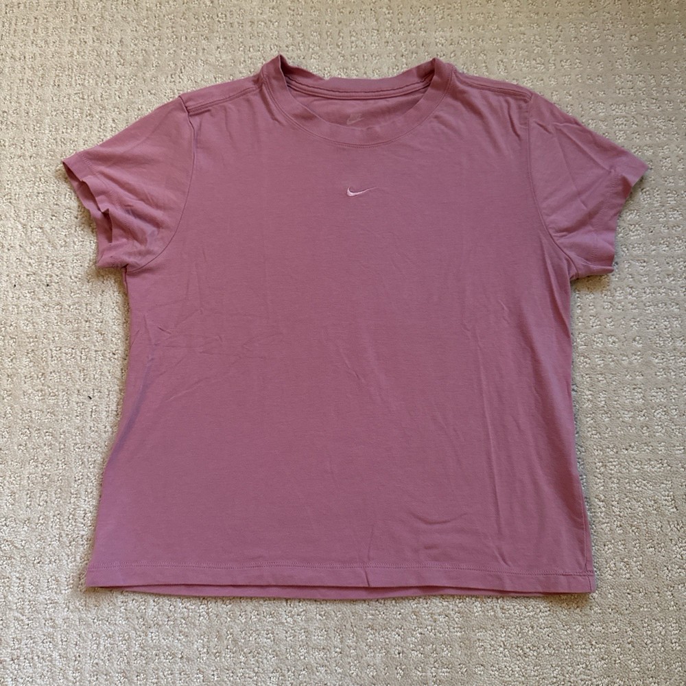 Nike Women’s The Nike Tee Slim Fit T-Shirt Size Large Mauve Pink Short Sleeve