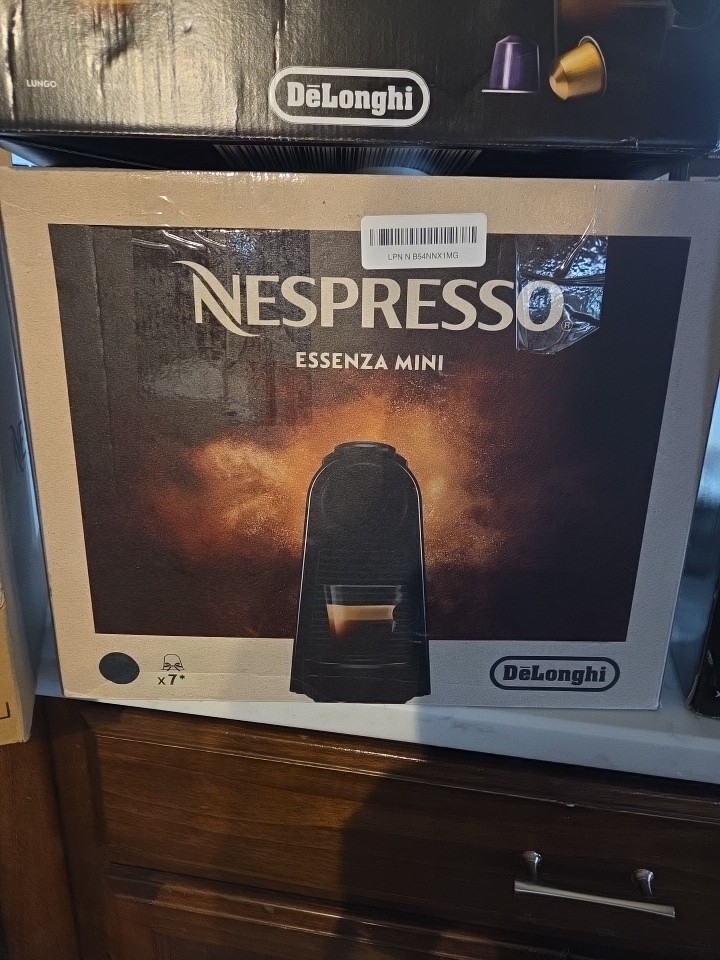 De'Longhi Nespresso Essenza Mini Coffee/Expresso Machine Black