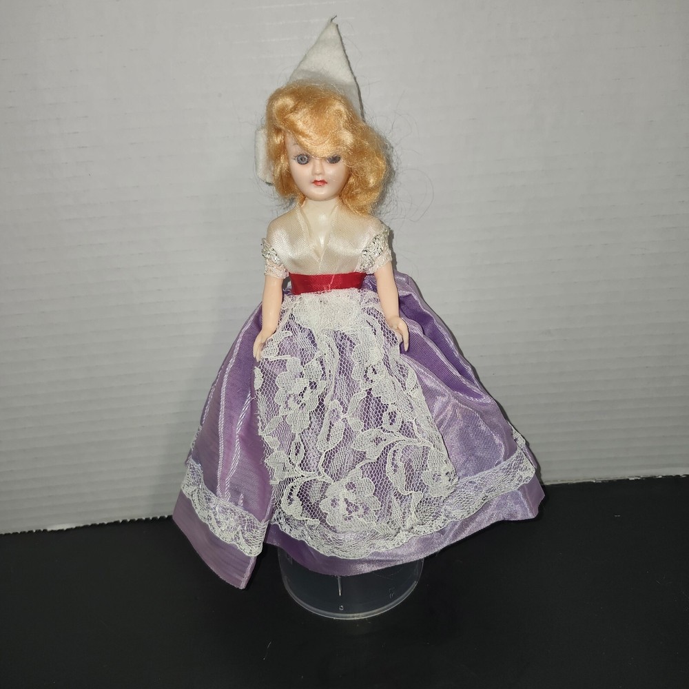 VTG 1970s Arco Gas Station Dolls of the World -HOLLAND - Articulated- Sleepy eye