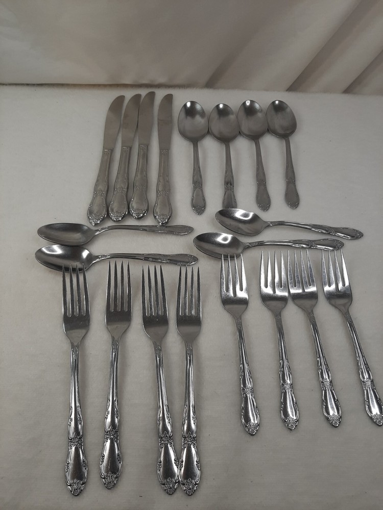 Wm A Rogers Oneida Stainless Steel Fenway Daydream Flatware 16 pc Lot 4 Settings