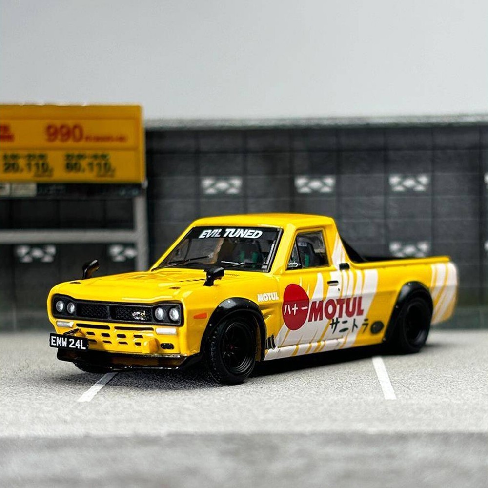 Inno 1:64 Yellow Sunny HAKOTORA Pickup Truck Sport Model Diecast Collect Car