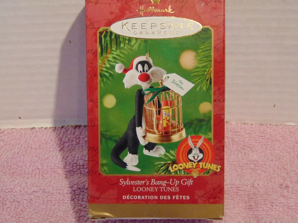2000 Hallmark Ornament Sylvesters Bang up Gift Tweety Looney Tunes