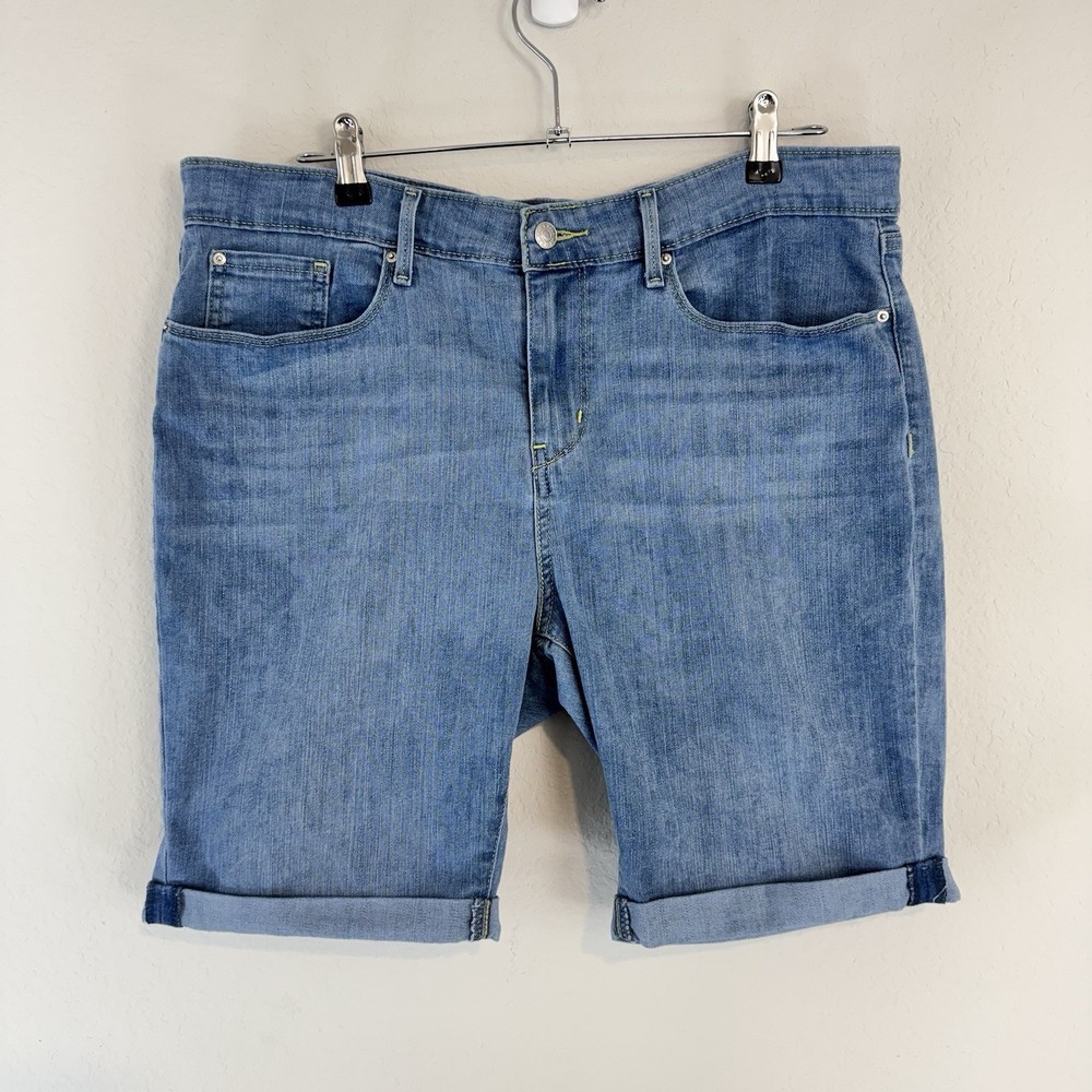 Signature by Levi Strauss Modern Bermuda Shorts Women Size 16W Light Wash Cuffed