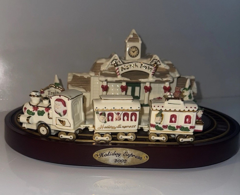 Avon 2002 Vintage Holiday Express Porcelain Train Set with 3 Cars