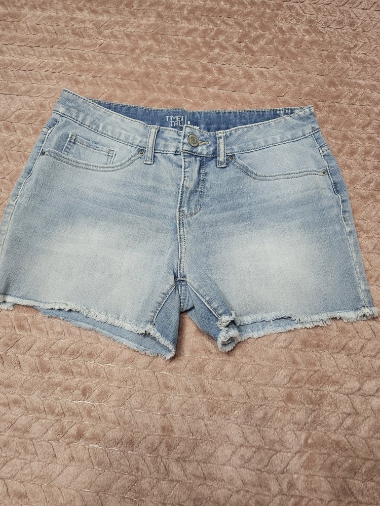 Time And Tru Women's Cut Off Denim Shorts Mid Rise Light Blue Frayed Hem Size 8