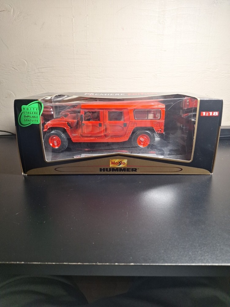 Maisto Hummer 4 Door Wagon Premiere Edition Showroom Display 1:18 Scale