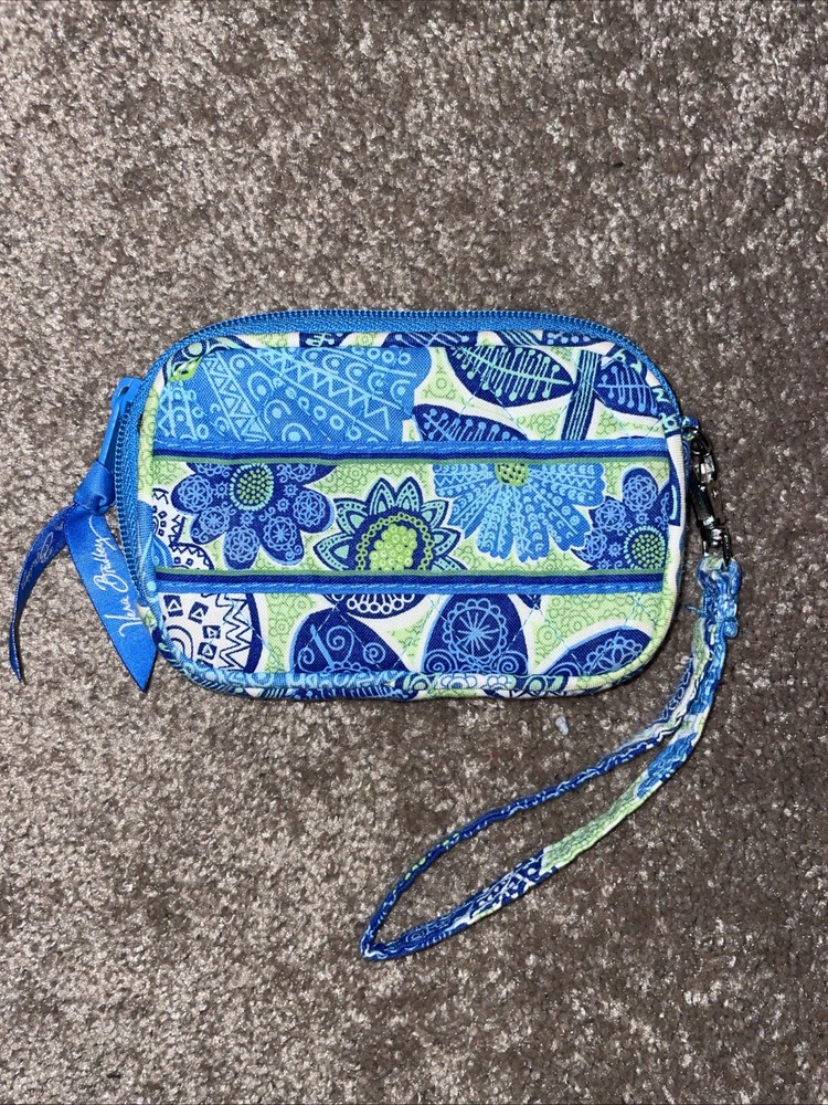 Vera Bradley like new zip around wristlet